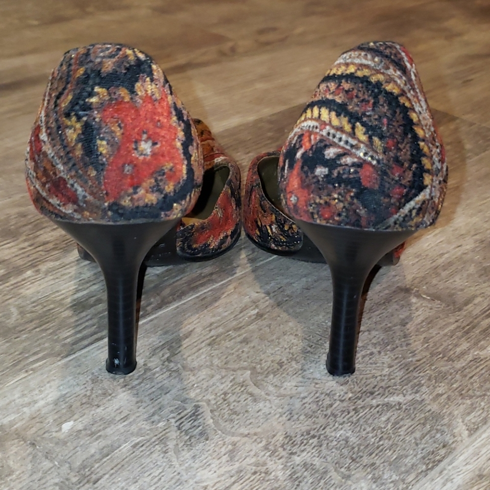 Red Heels - Picture 3 of 7